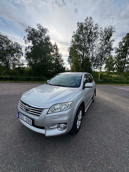 Toyota RAV4 8 of 24