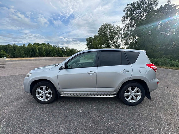 Toyota RAV4 6 of 24
