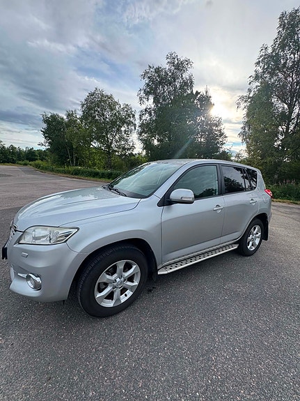 Toyota RAV4 13 of 24