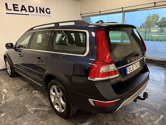 Volvo XC70 2 of 21