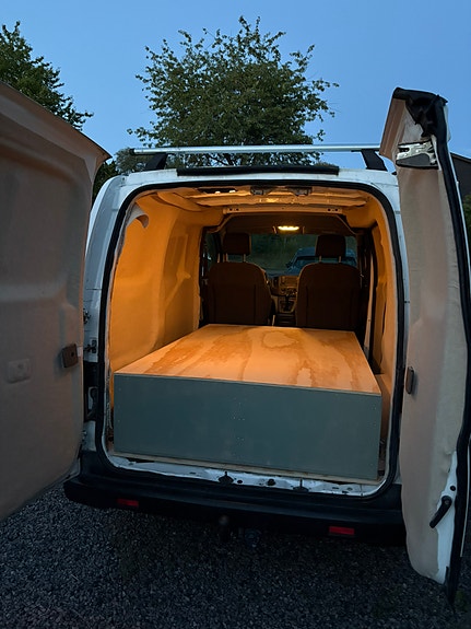 Nissan NV200 3 of 9