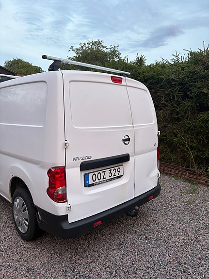 Nissan NV200 5 of 9