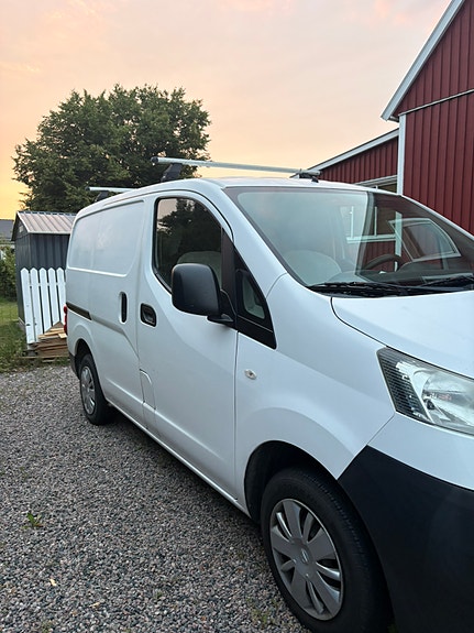Nissan NV200 4 of 9