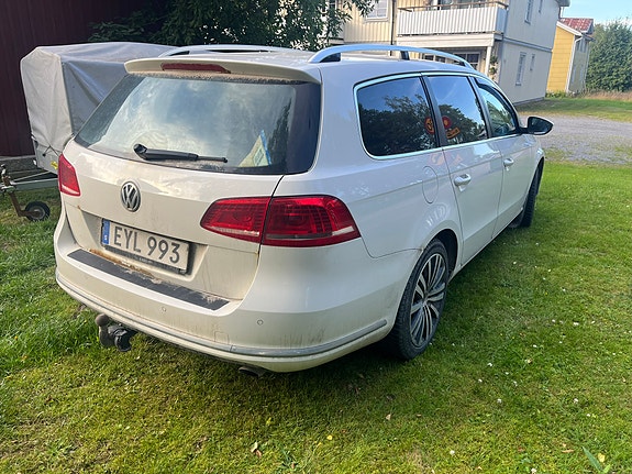 Volkswagen Passat 2 of 5