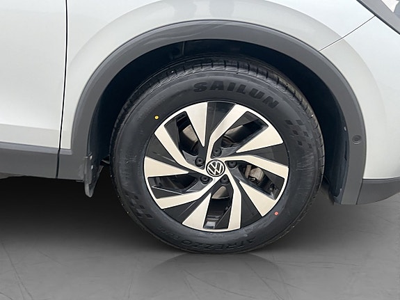Volkswagen Tiguan 10 of 28