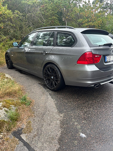 BMW 320d 2 of 6