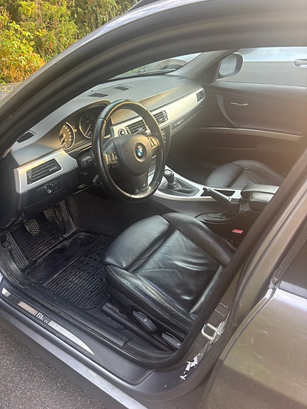 BMW 320d 4 of 6