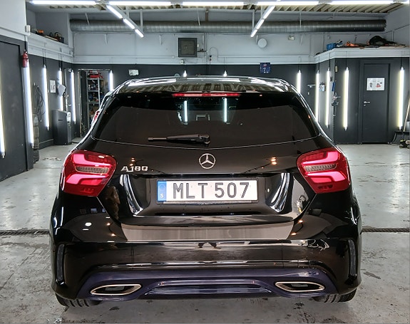Mercedes-Benz A180 2 of 15