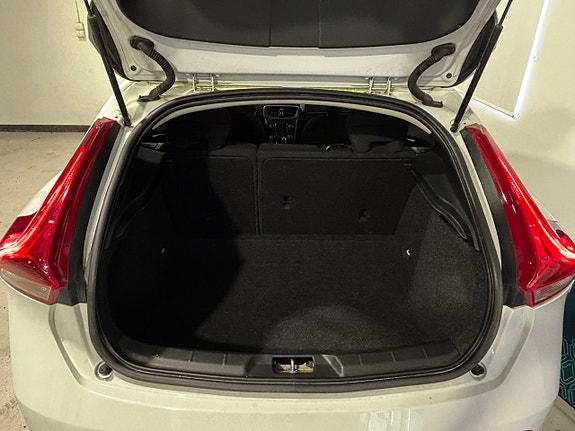 Volvo V40 13 of 30