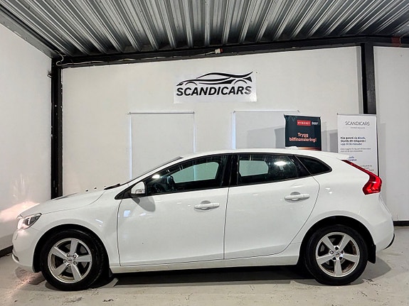 Volvo V40 12 of 30