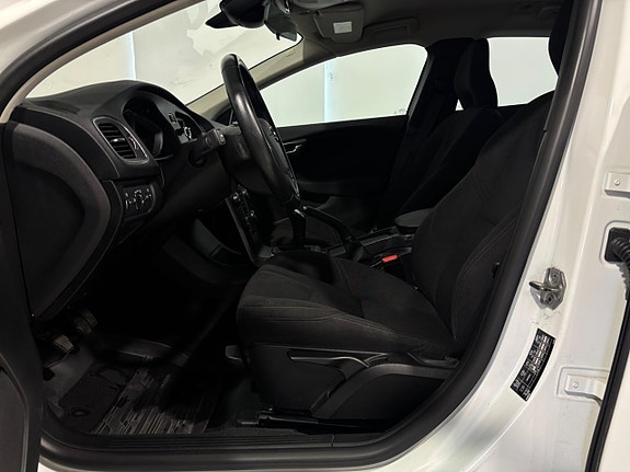 Volvo V40 22 of 30