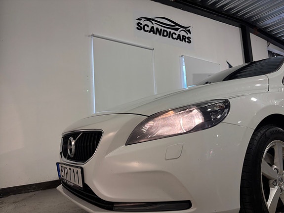 Volvo V40 14 of 30