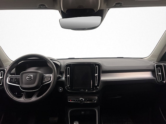 Volvo XC40 14 of 27