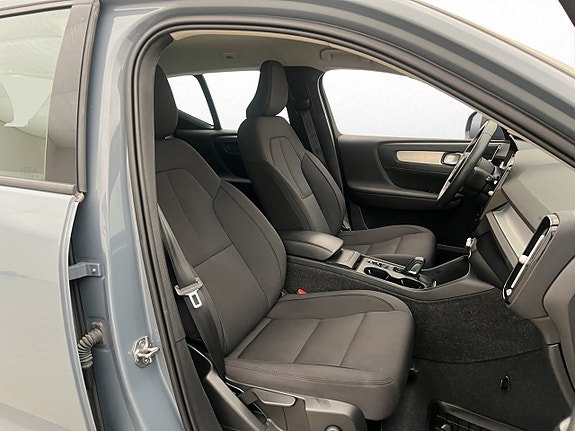 Volvo XC40 11 of 27