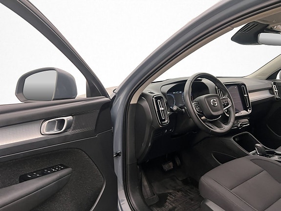Volvo XC40 8 of 27