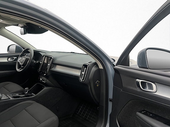 Volvo XC40 12 of 27