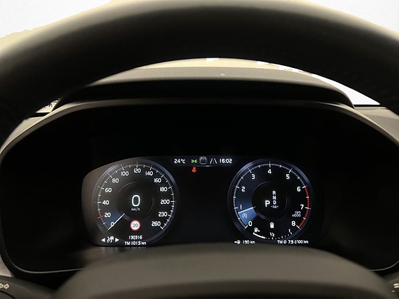 Volvo XC40 15 of 27