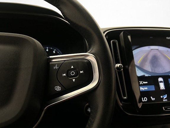 Volvo XC40 17 of 27