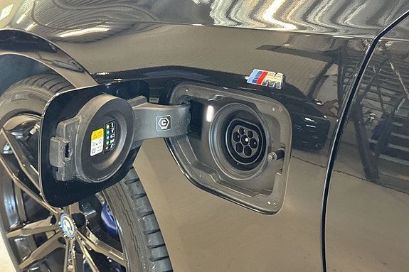BMW 330e 12 of 30