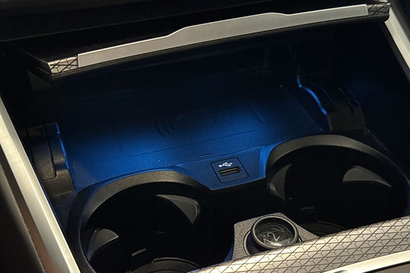 BMW 330e 28 of 30