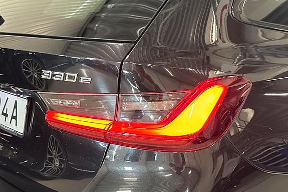BMW 330e 9 of 30