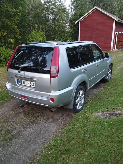 Nissan X-Trail 3 of 4