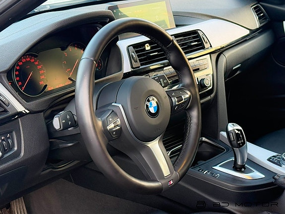 BMW 320i 10 of 17