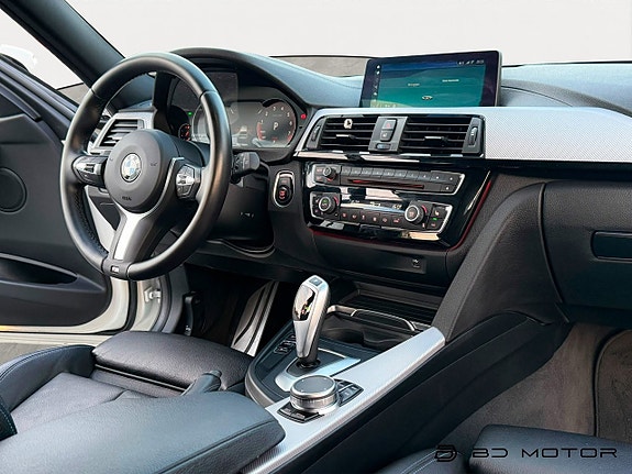 BMW 320i 14 of 17