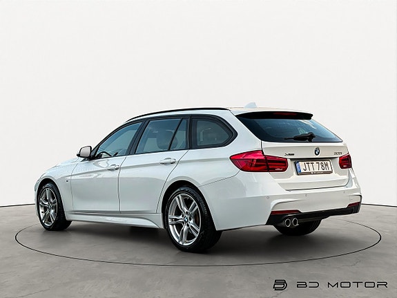 BMW 320i 7 of 17