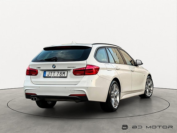 BMW 320i 9 of 17
