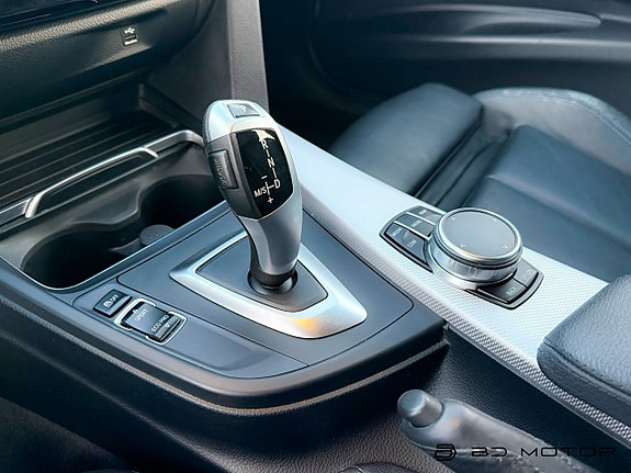 BMW 320i 15 of 17