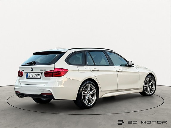 BMW 320i 3 of 17