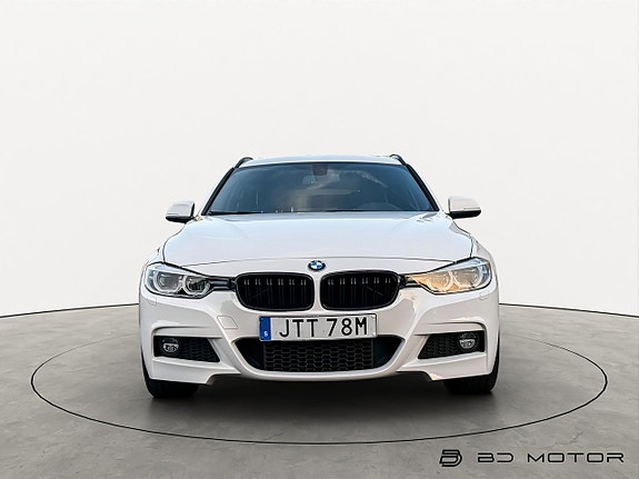 BMW 320i 4 of 17