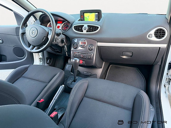 Renault Clio 11 of 16