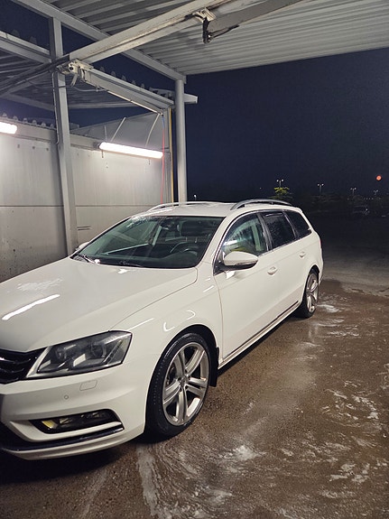 Volkswagen Passat 2 of 5