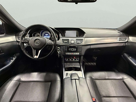 Mercedes-Benz E220 10 of 21