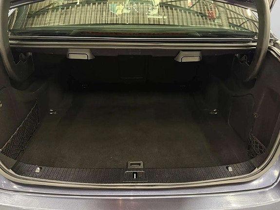 Mercedes-Benz E220 17 of 21