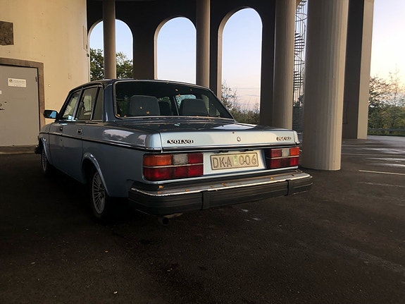 Volvo 264 2 of 3