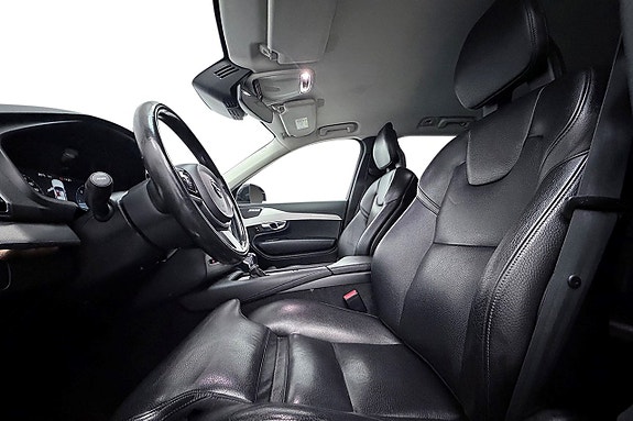 Volvo XC90 12 of 30