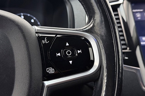 Volvo XC90 24 of 30