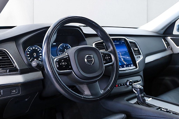 Volvo XC90 14 of 30