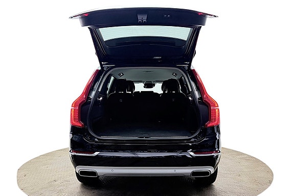 Volvo XC90 8 of 30
