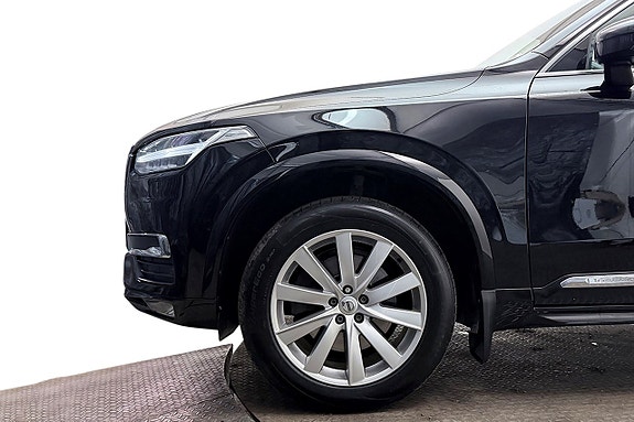 Volvo XC90 11 of 30