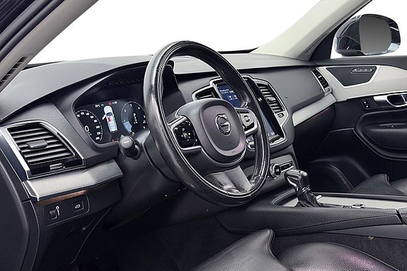 Volvo XC90 13 of 30