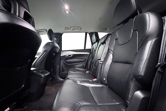 Volvo XC90 16 of 30