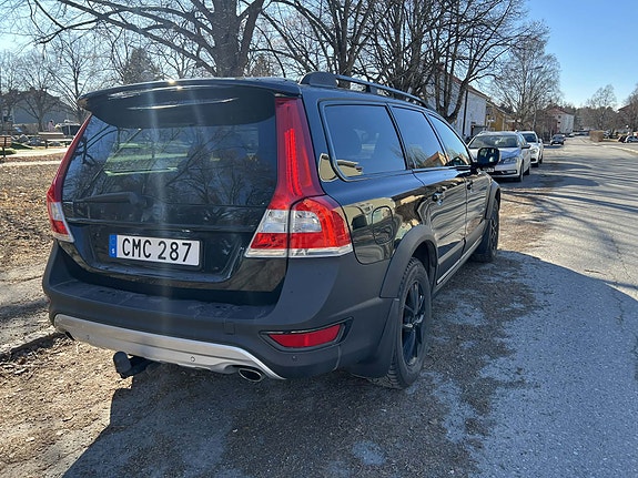 Volvo XC70 2 of 5