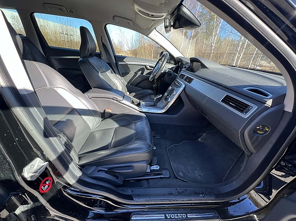 Volvo XC70 4 of 5