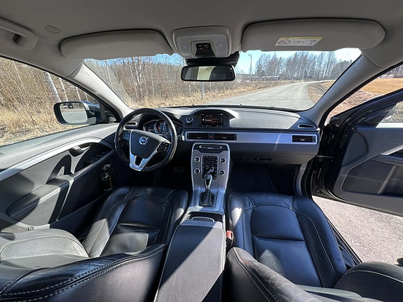 Volvo XC70 3 of 5