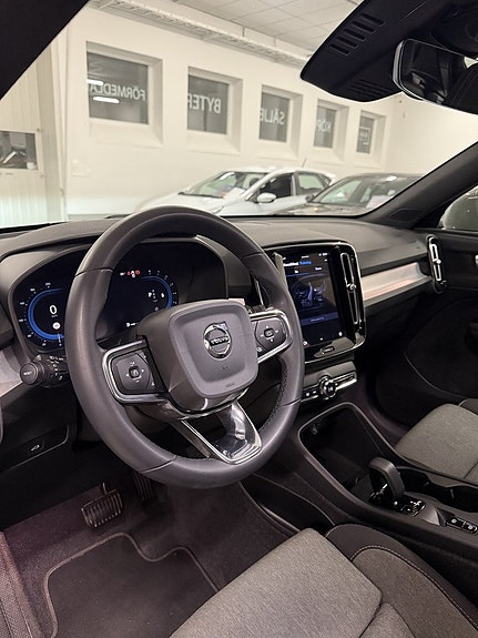 Volvo XC40 8 of 20