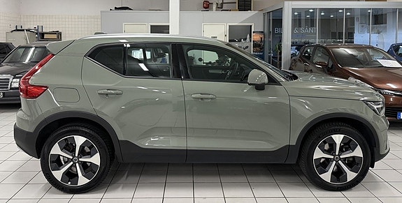 Volvo XC40 2 of 20
